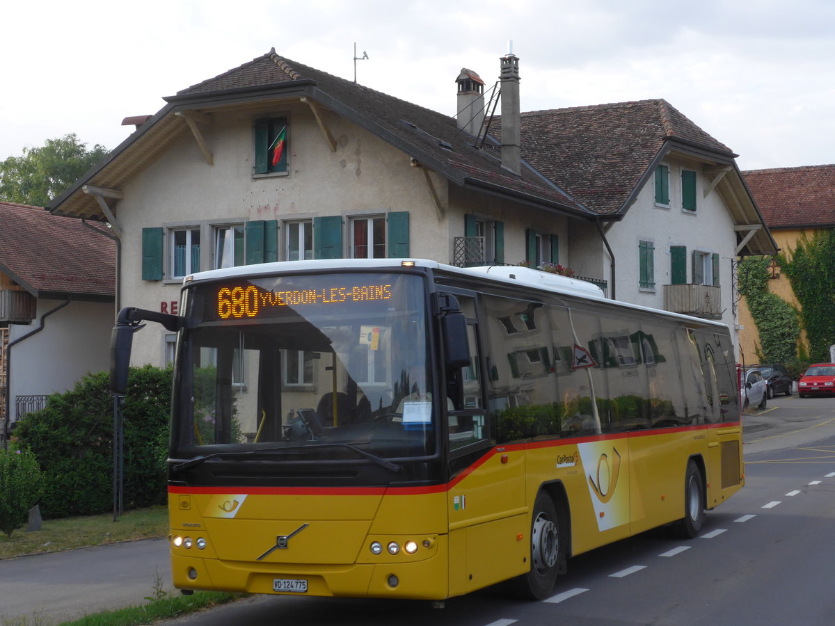 (173'215) - CarPostal Ouest - VD 124'775 - Volvo am 21. Juli 2016 in Valeyres-sous-Rances, Restaurant