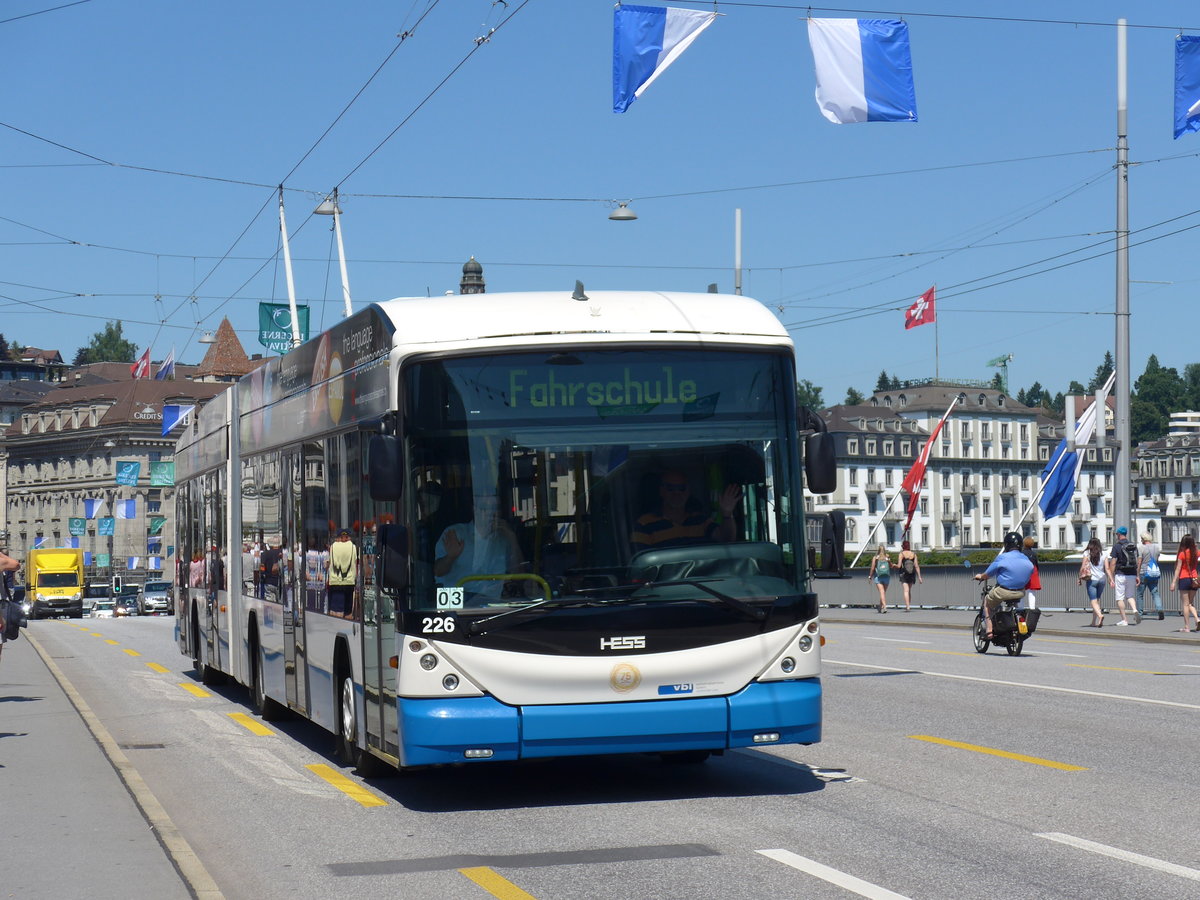 (173'799) - VBL Luzern - Nr. 226 - Hess/Hess Gelenktrolleybus am 8. August 2016 in Luzern, Bahnhofbrcke