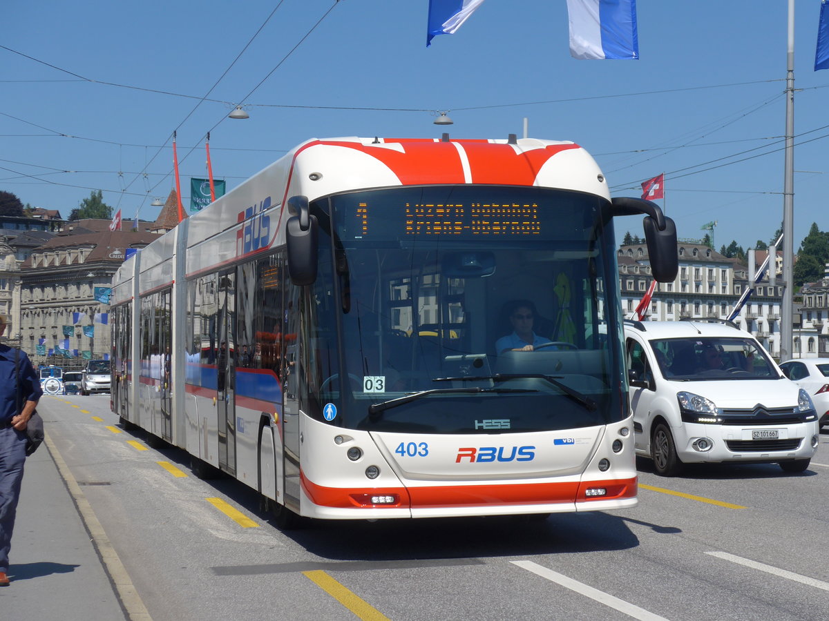 (173'806) - VBL Luzern - Nr. 403 - Hess/Hess Doppelgelenktrolleybus am 8. August 2016 in Luzern, Bahnhofbrcke