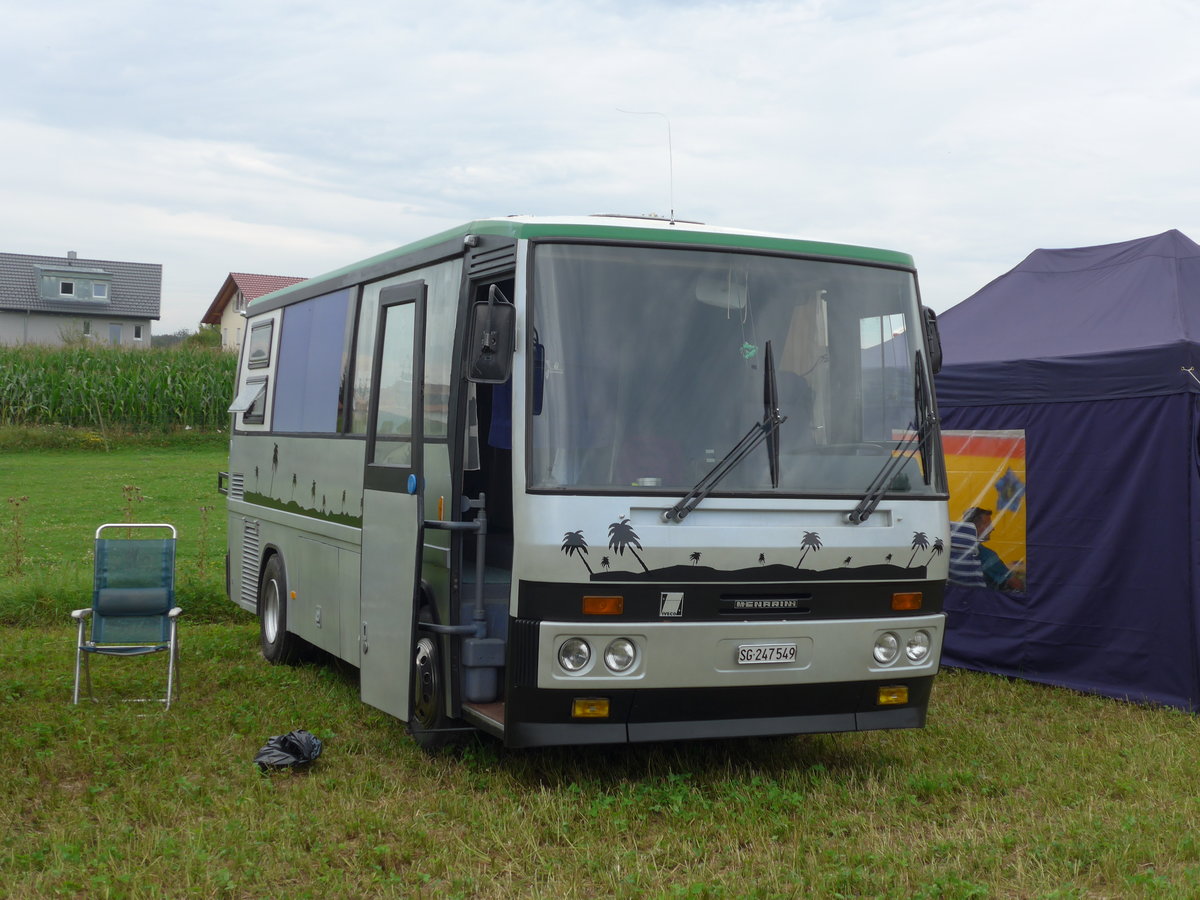 (173'971) - Aus der Schweiz: Schneider, Ermenswil - SG 247'549 - Menarini-Iveco (ex Nr. 5) am 20. August 2016 in Bsingen, Bahnhof