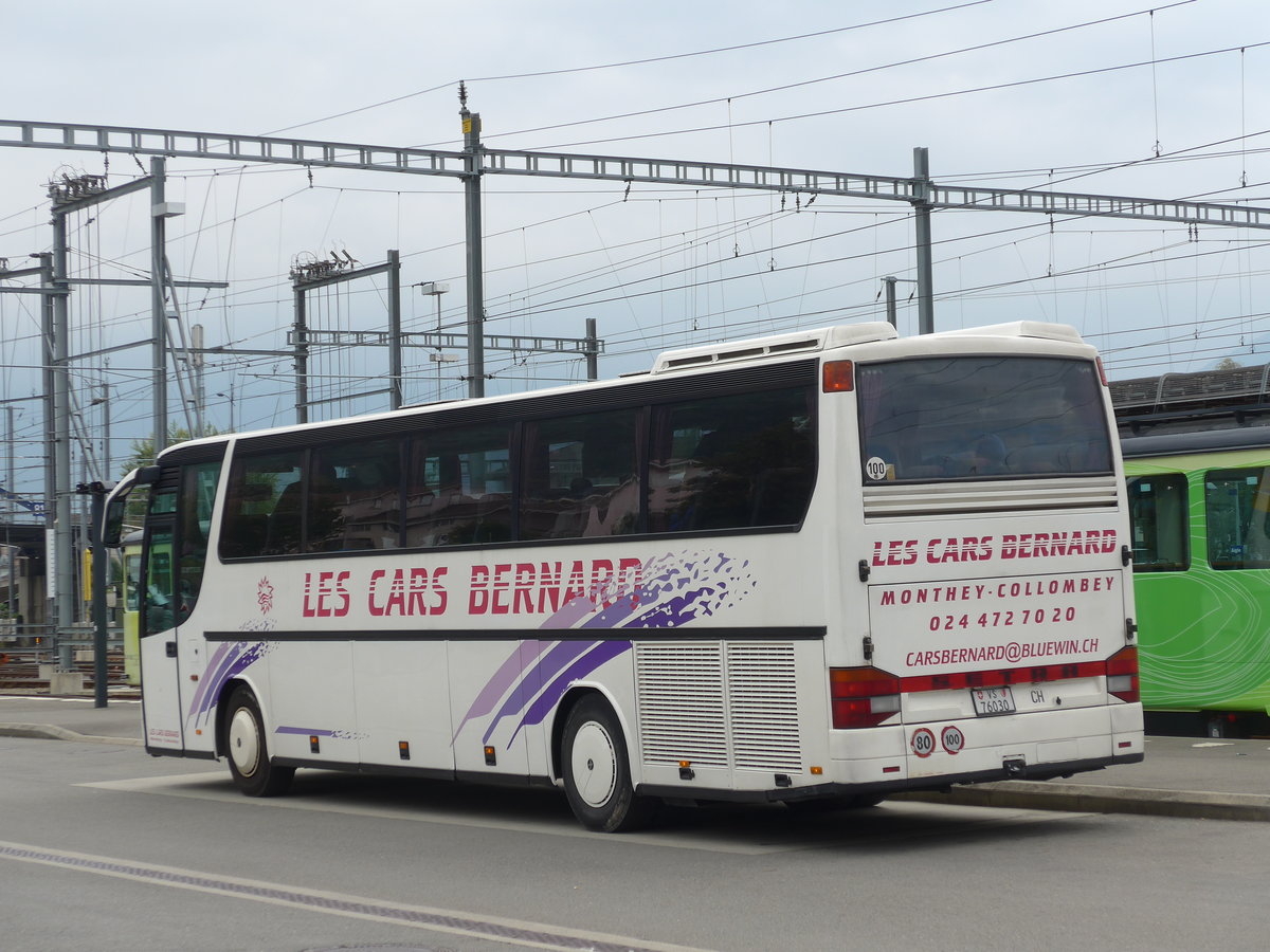 (175'576) - Bernard, Monthey - VS 76'030 - Setra am 9. Oktober 2016 beim Bahnhof Aigle