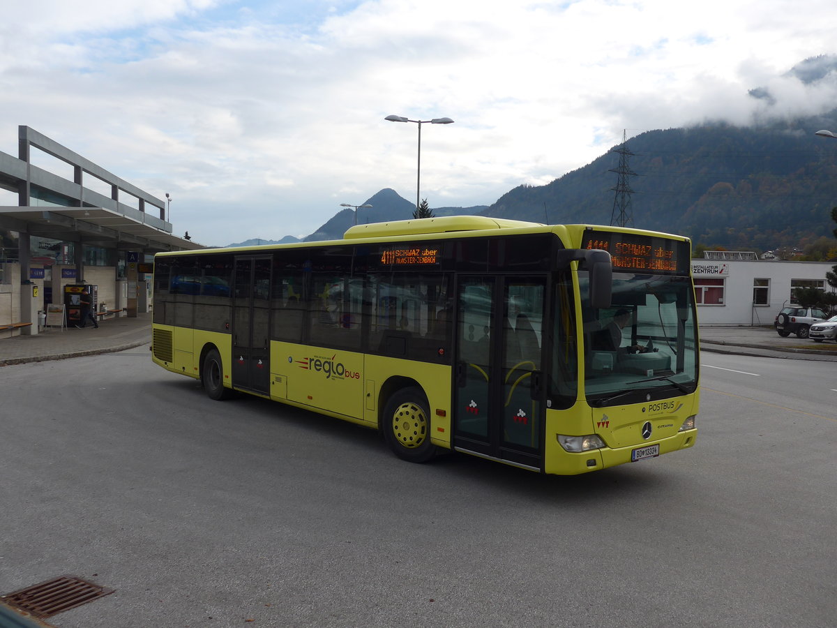 (176'110) - PostBus - BD 13'334 - Mercedes am 21. Oktober 2016 beim Bahnhof Jenbach