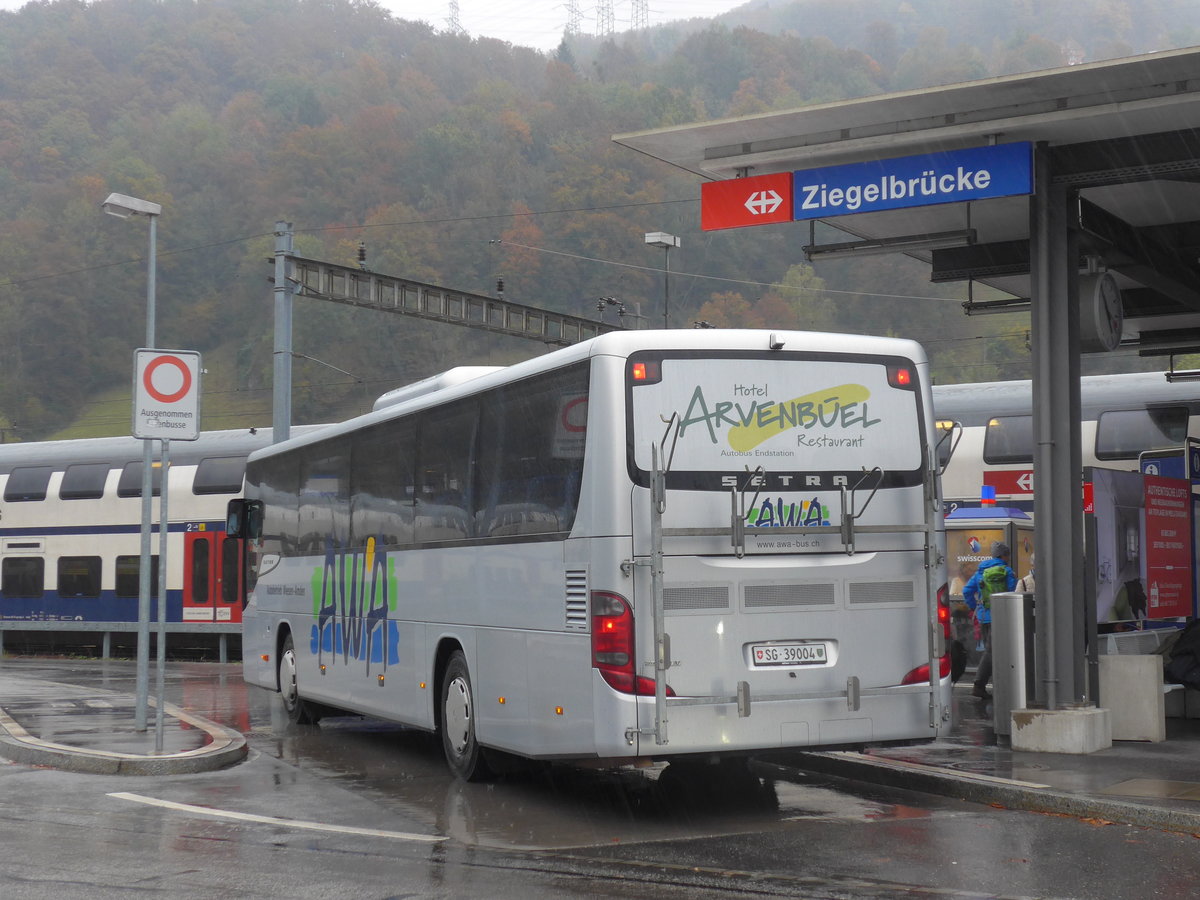 (176'321) - AWA Amden - Nr. 4/SG 39'004 - Setra am 23. Oktober 2016 beim Bahnhof Ziegelbrcke