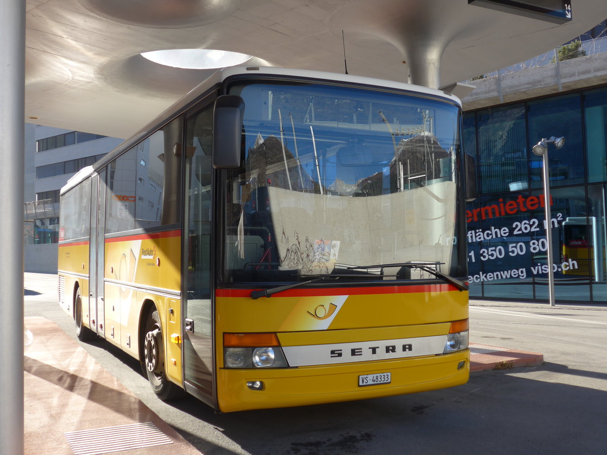 (177'033) - Autotour, Visp - VS 48'333 - Setra am 8. Dezember 2016 beim Bahnhof Visp