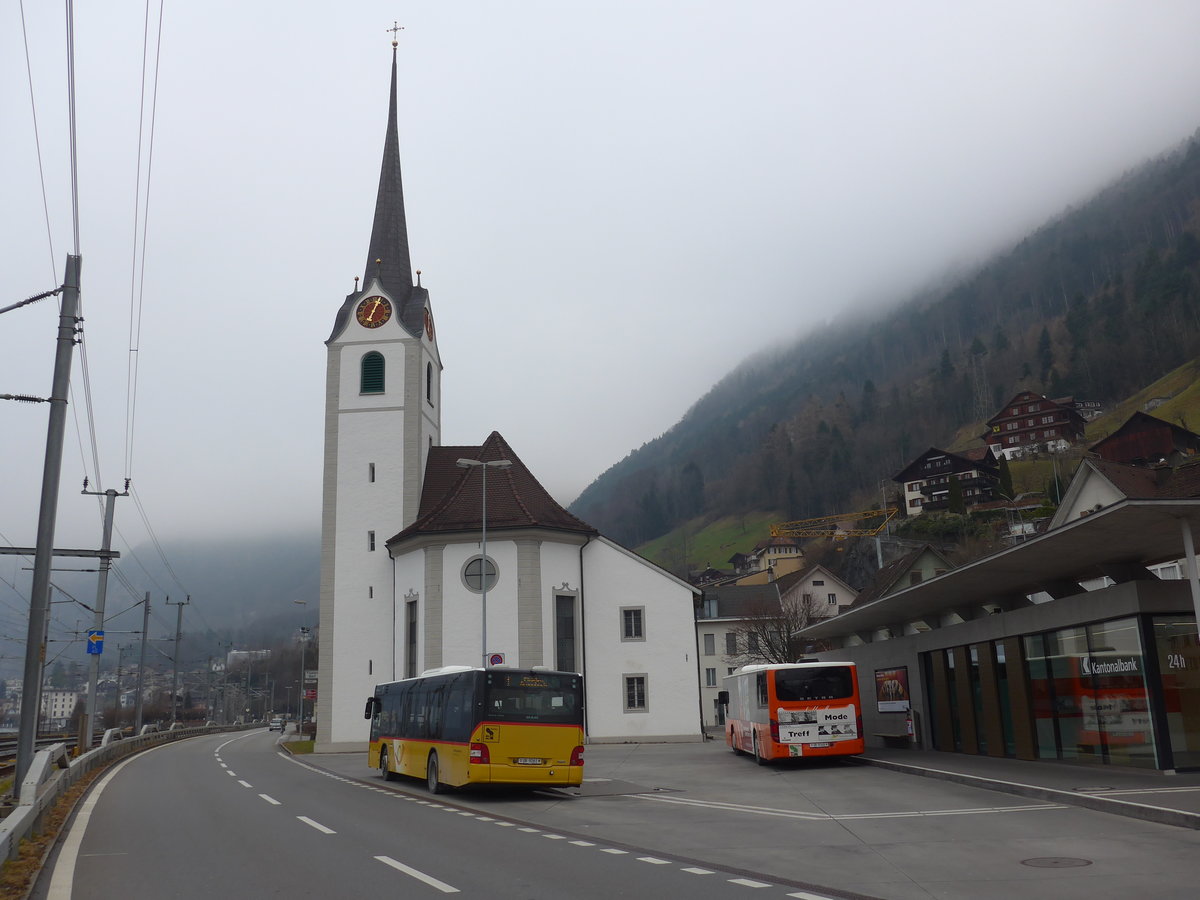 (177'479) - Mattli, Wassen - UR 9261 - MAN + AAGU Altdorf - Nr. 58/UR 9348 - Setra am 30. Dezember 2016 in Flelen, Hauptplatz