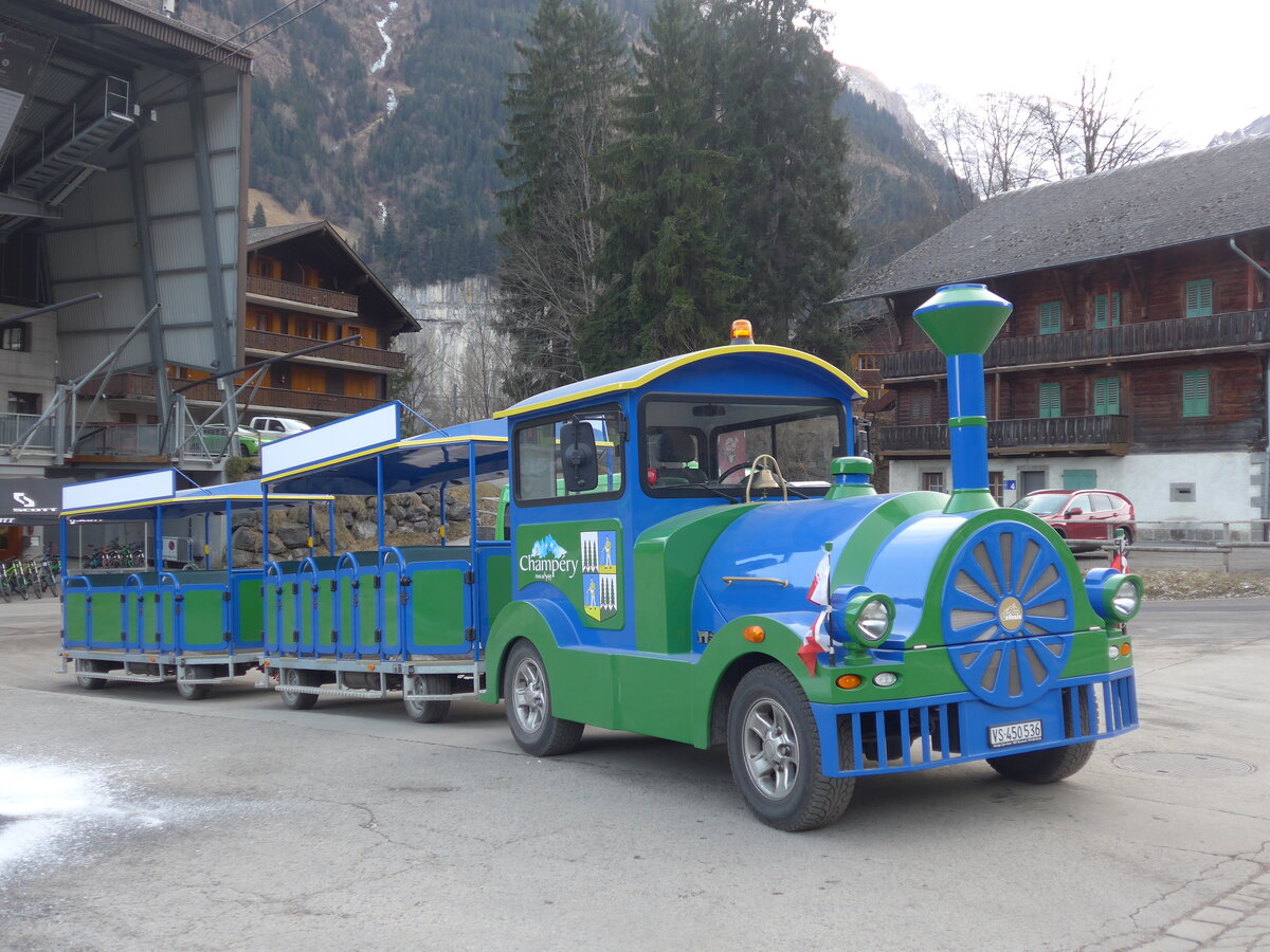 (177'555) - Champry-Express, Champry - VS 450'536 - am 2. Januar 2017 beim Bahnhof Champry