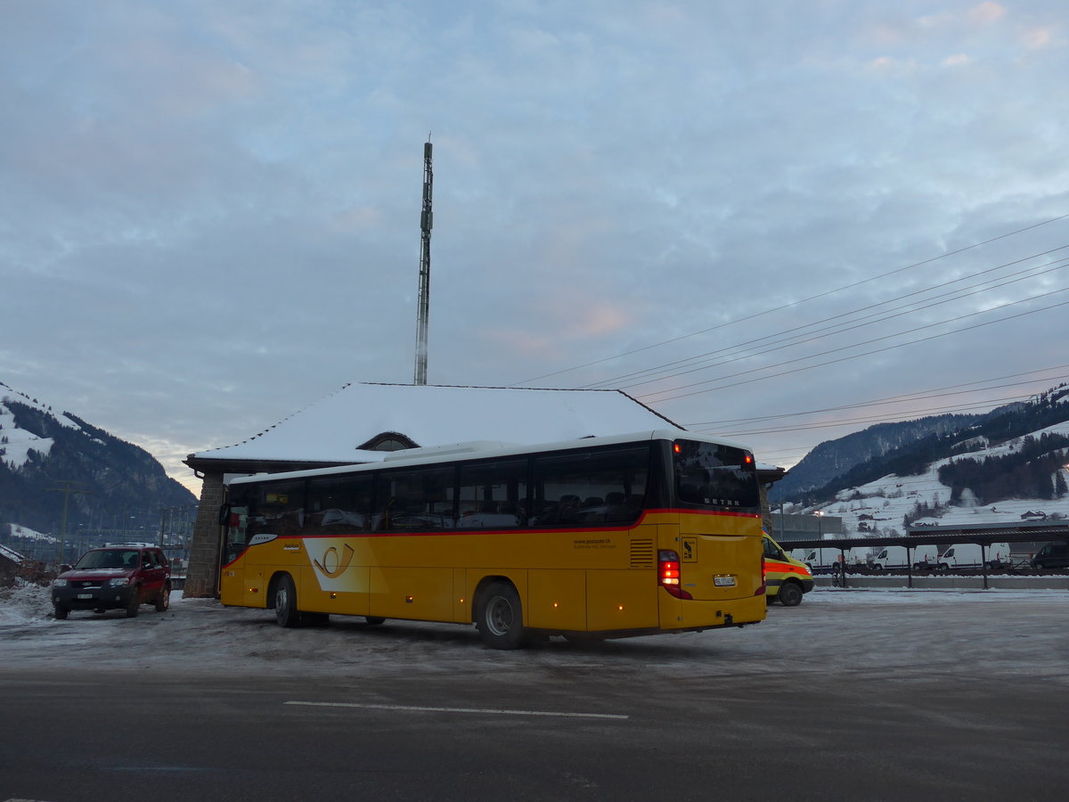 (177'629) - AVG Meiringen - Nr. 73/BE 171'453 - Setra am 7. Januar 2017 beim Bahnhof Frutigen (Einsatz AFA)