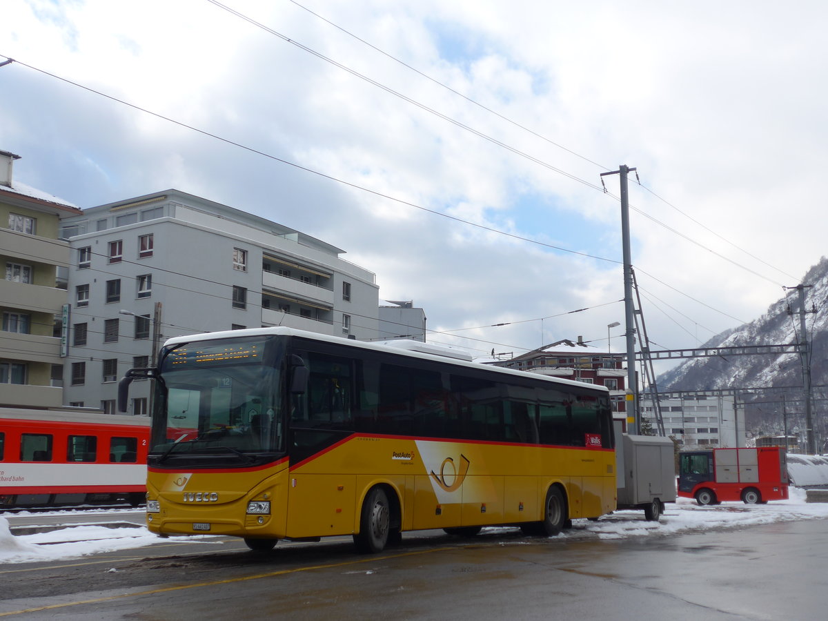 (178'040) - PostAuto Wallis - VS 441'407 - Iveco am 15. Januar 2017 beim Bahnhof Brig