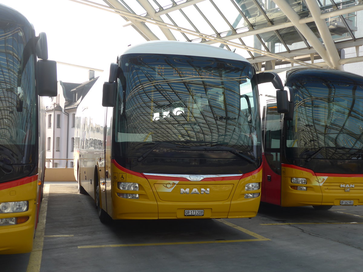 (178'426) - PostAuto Graubnden - GR 173'208 - MAN am 9. Februar 2017 in Chur, Postautostation