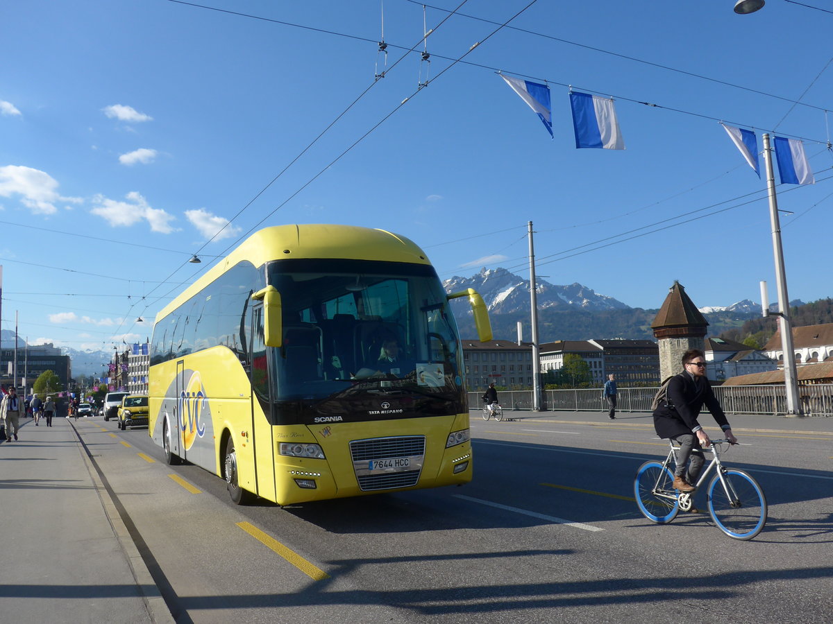 (179'405) - Aus Spanien: CVC - Nr. 1301/7644 HCC - Scania/Tata-Hispano am 10. April 2017 in Luzern, Bahnhofbrcke