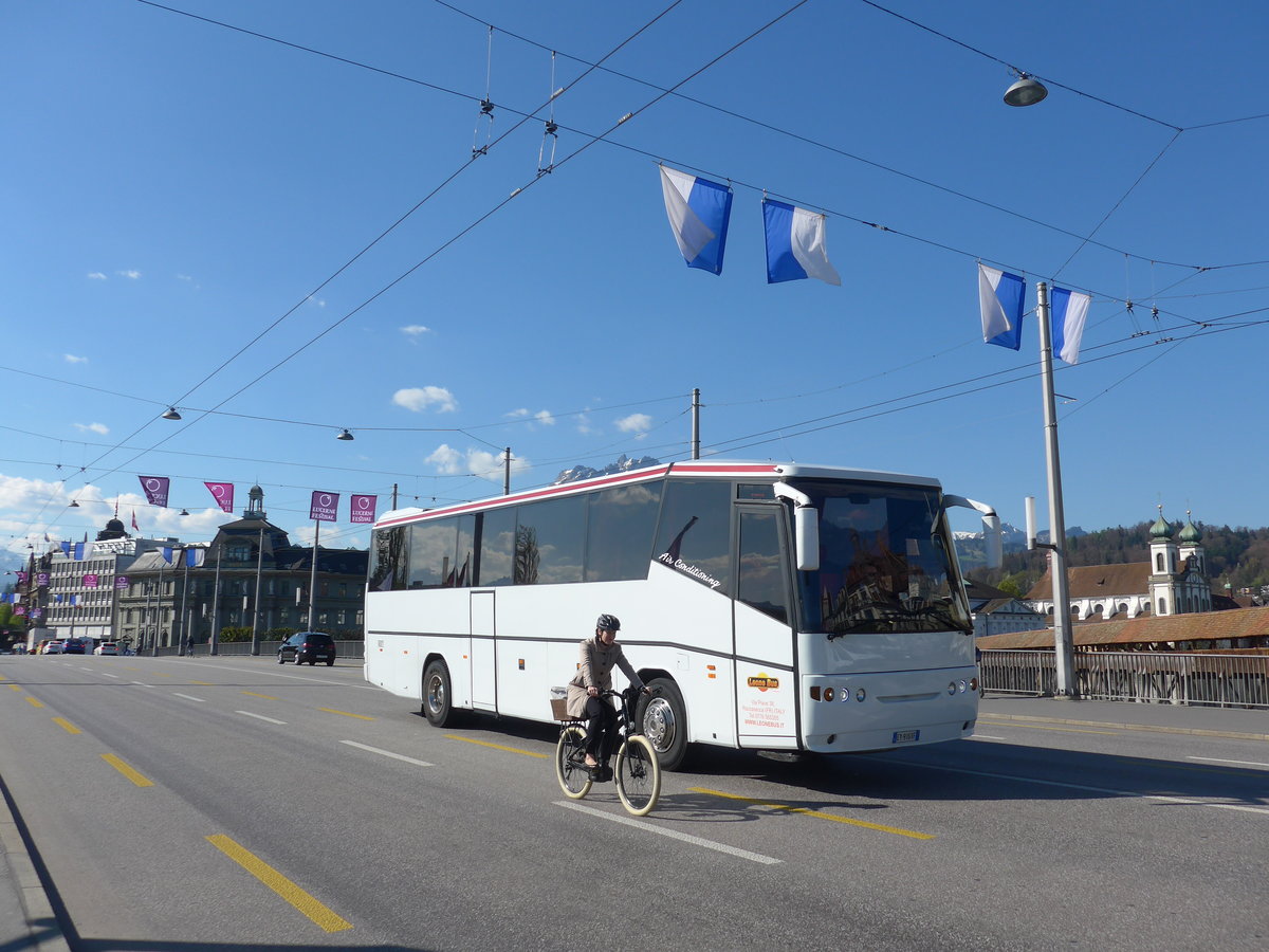 (179'448) - Aus Italien: Leone Bus, Roccasecca - EY-916 VF - ??? am 10. April 2017 in Luzern, Bahnhofbrcke