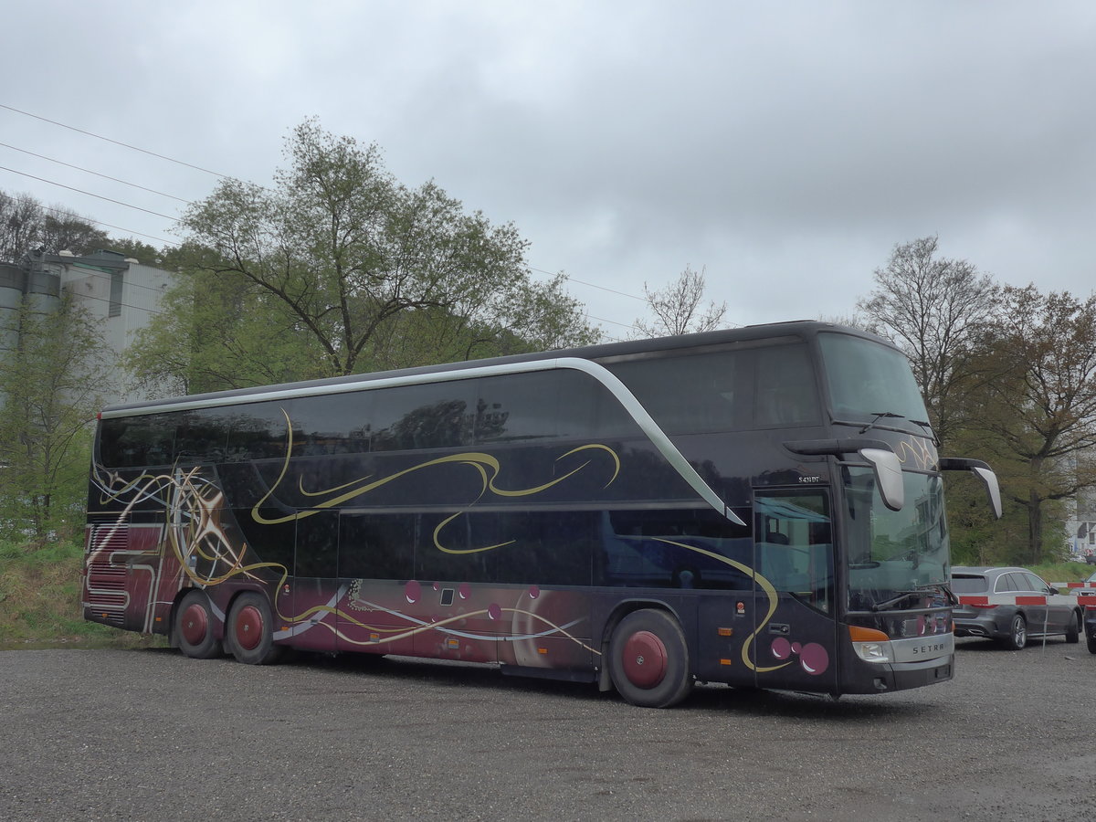 (179'720) - Gssi, Horw - Setra am 26. April 2017 in Kloten, EvoBus