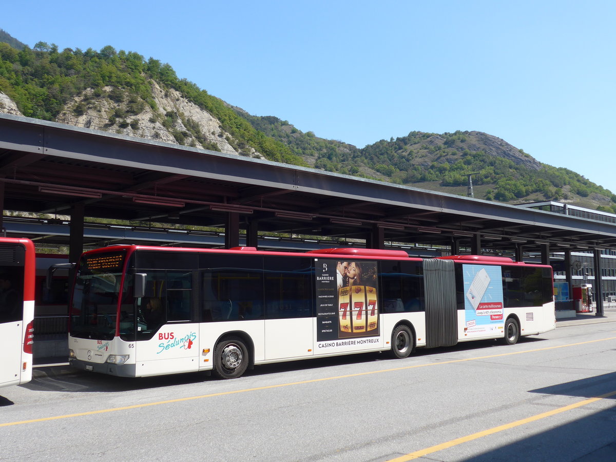 (179'923) - PostAuto Wallis - Nr. 65/VS 186'400 - Mercedes (ex Lathion, Sion Nr. 65) am 30. April 2017 beim Bahnhof Leuk