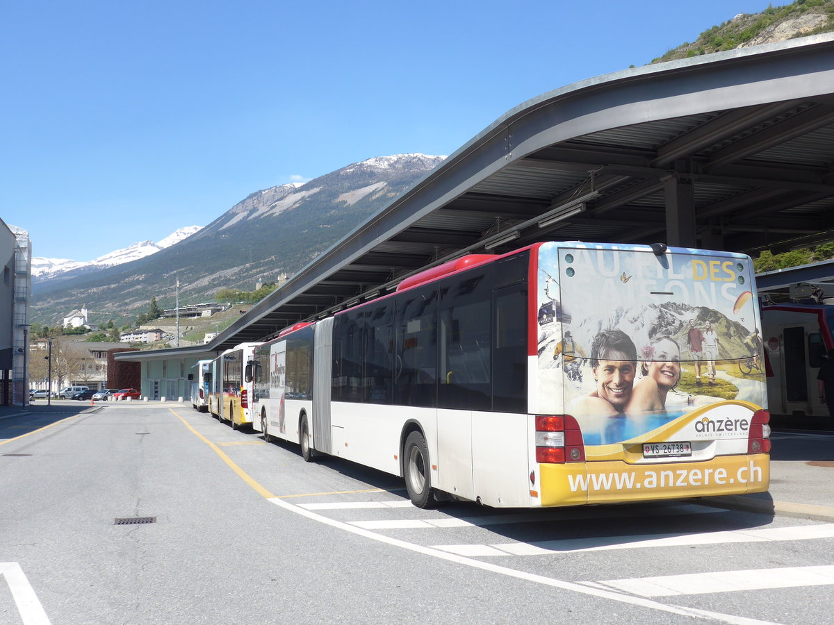 (179'929) - PostAuto Wallis - Nr. 61/VS 26'738 - MAN (ex Lathion, Sion Nr. 61) am 30. April 2017 beim Bahnhof Leuk