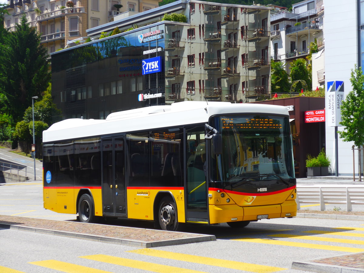 (180'080) - Starnini, Tenero - TI 262'020 - Scania/Hess am 13. Mai 2017 beim Bahnhof Locarno