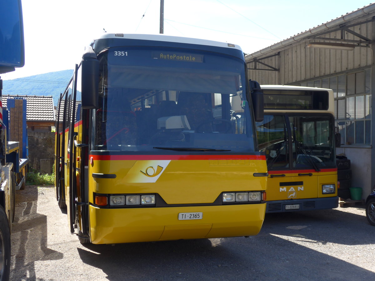 (180'602) - Merzaghi, Maroggia - TI 2365 - Neoplan am 23. Mai 2017 in Maroggia, Garage