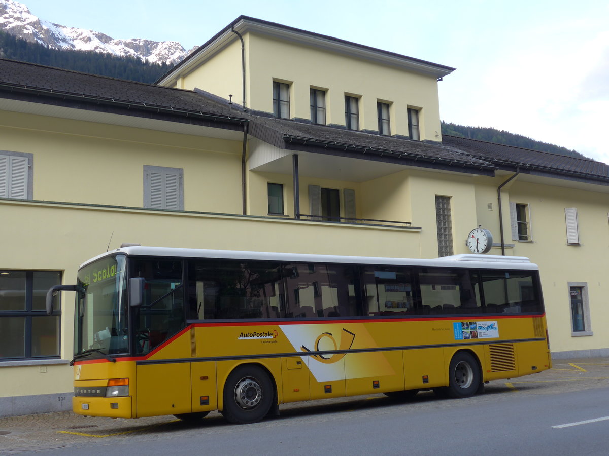 (180'667) - Marchetti, Airolo - Nr. 5/TI 303'333 - Setra am 24. Mai 2017 beim Bahnhof Airolo