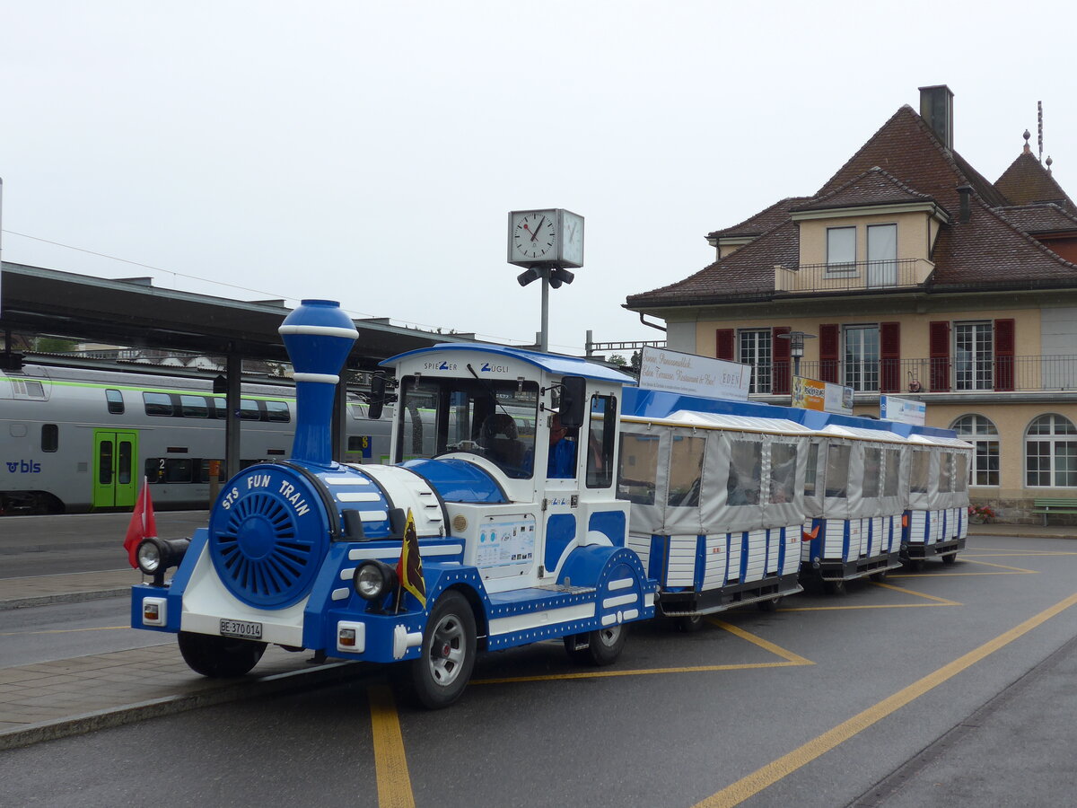 (180'947) - STS Fun Train, Spiez - BE 370'014 - am 4. Juni 2017 beim Bahnhof Spiez