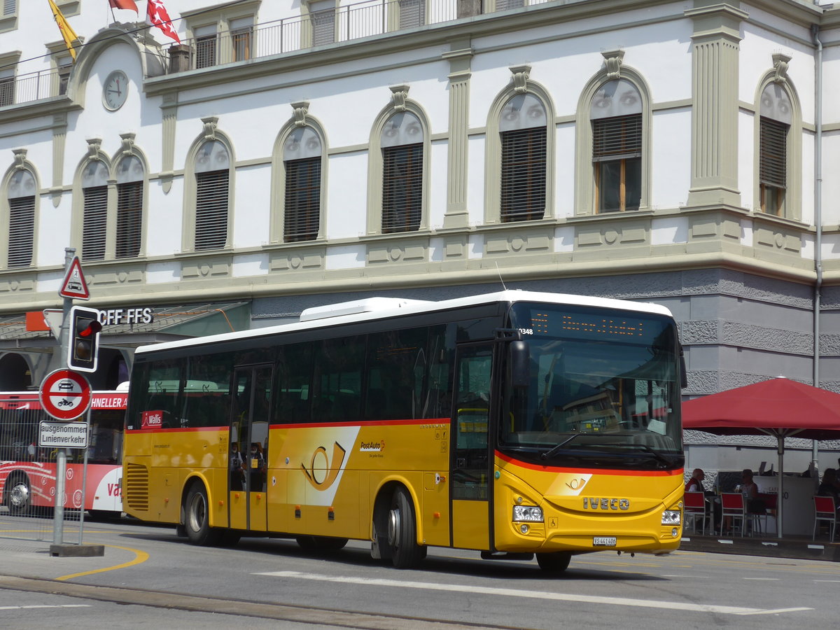 (181'333) - PostAuto Wallis - VS 441'406 - Iveco am 24. Juni 2017 beim Bahnhof Brig