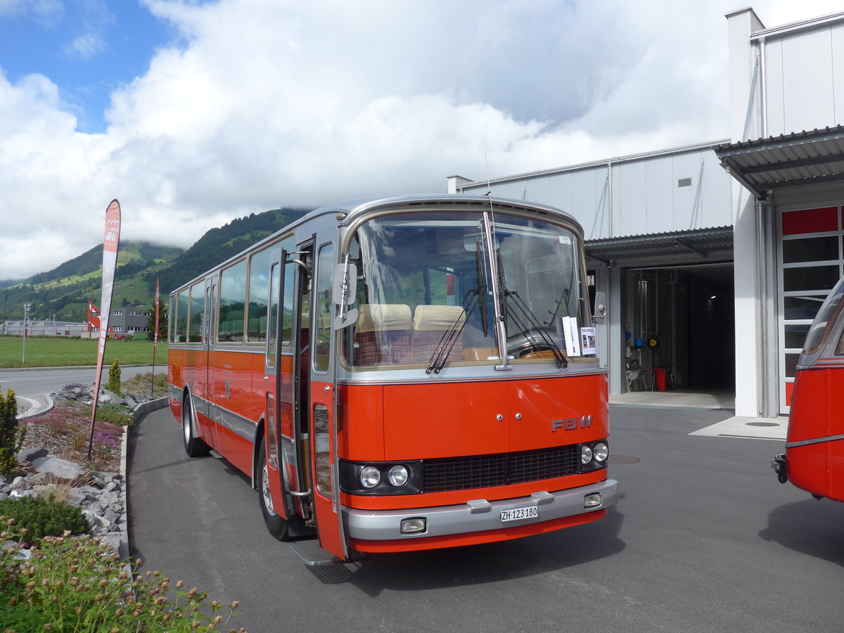 (181'618) - FBW-Club, Mnnedorf - ZH 123'180 - FBW/R&J (ex Tiemann, Oetwil Nr. 19; ex West, Brittnau; ex Wespe, Altsttten; ex AFA Adelboden Nr. 19) am 1. Juli 2017 in Frutigen, Garage AFA