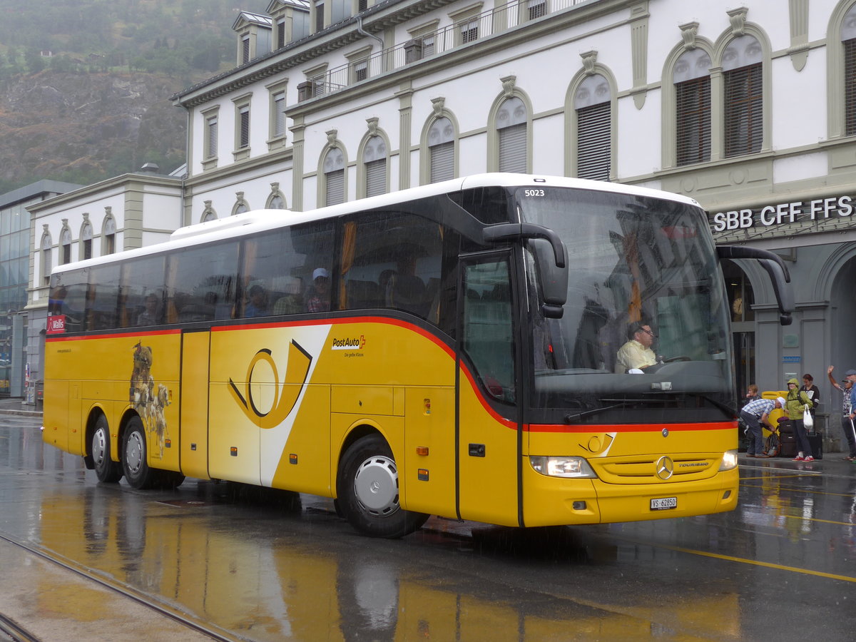 (181'893) - PostAuto Wallis - VS 62'850 - Mercedes am 9. Juli 2017 beim Bahnhof Brig