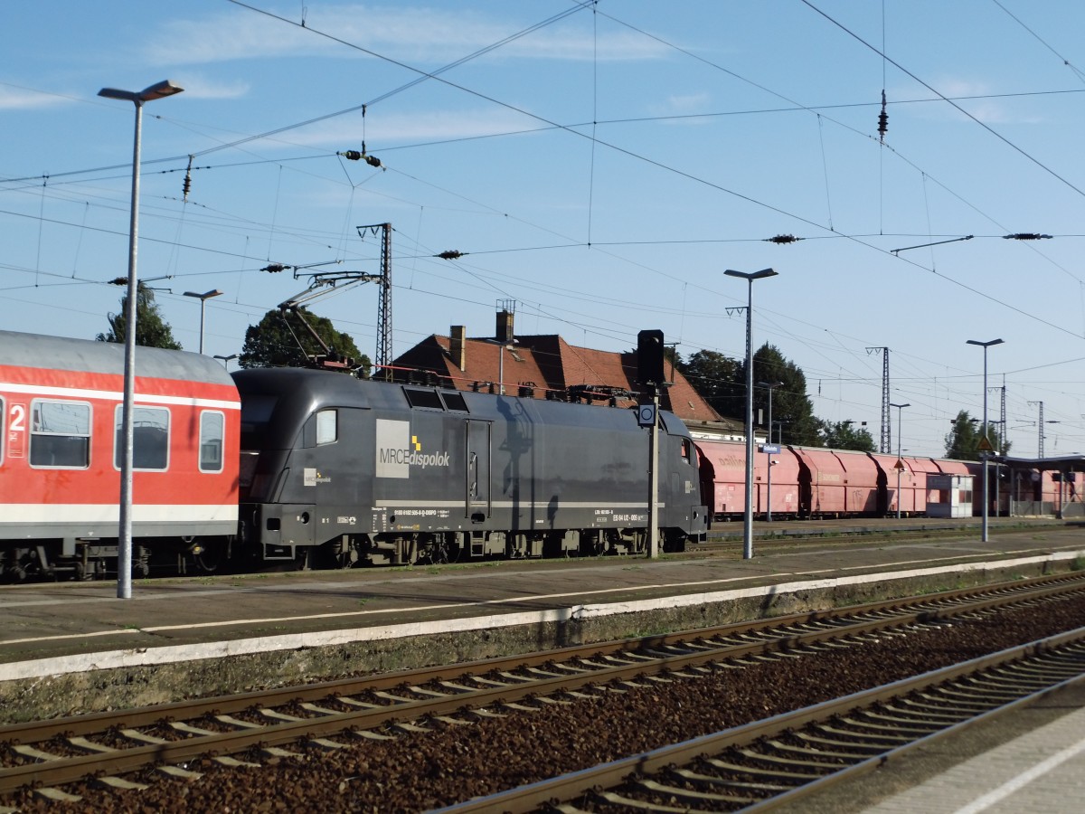 182 505 bei der Einfahrt mit einem RB nach Eisenach in Grokorbetha, 30.09.2013.