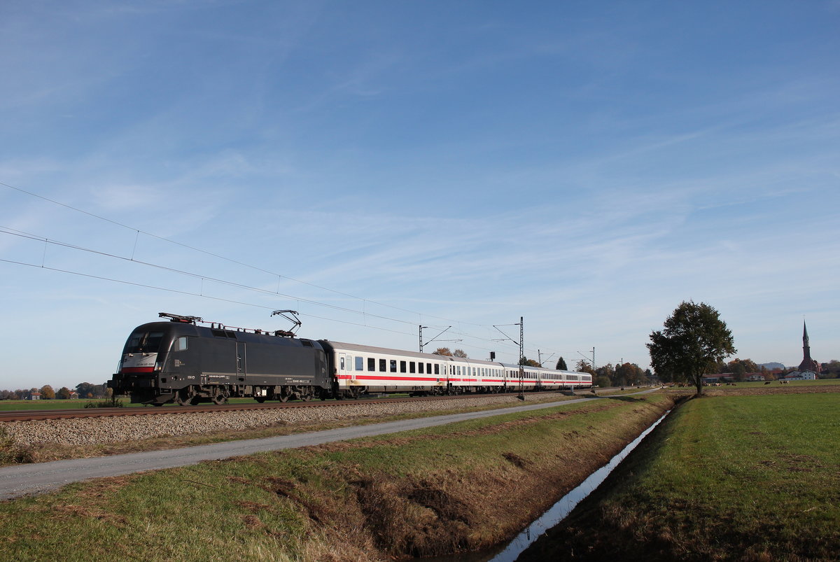 182 526 mit dem IC  Knigssee  auf dem Weg von Freilassing nach Hamburg. Aufgenommen am 1. November 2016 bei bersee am Chiemsee.