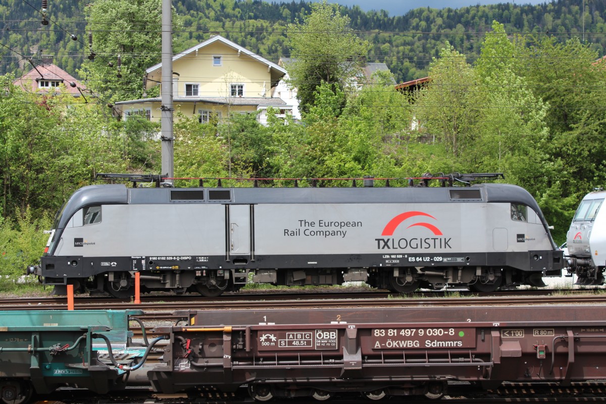 182 529-8 war am 6. Mai 2012 im Bahnhof von Kufstein abgestellt.