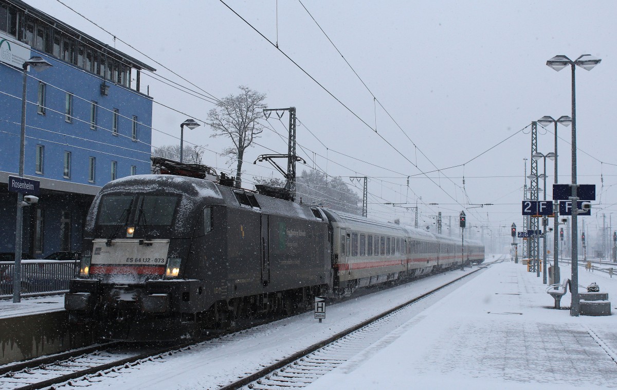 182 573 fhrt am 12. Januar 2013 von Freilassing kommend mit dem  IC Knigssee  im Bahnhof von Rosenheim ein.