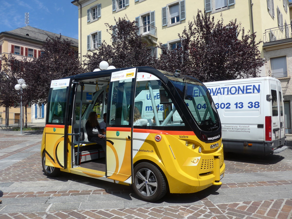 (182'209) - PostAuto Wallis - VS 451'600 - Navya am 23. Juli 2017 in Sion, Place de la Planta