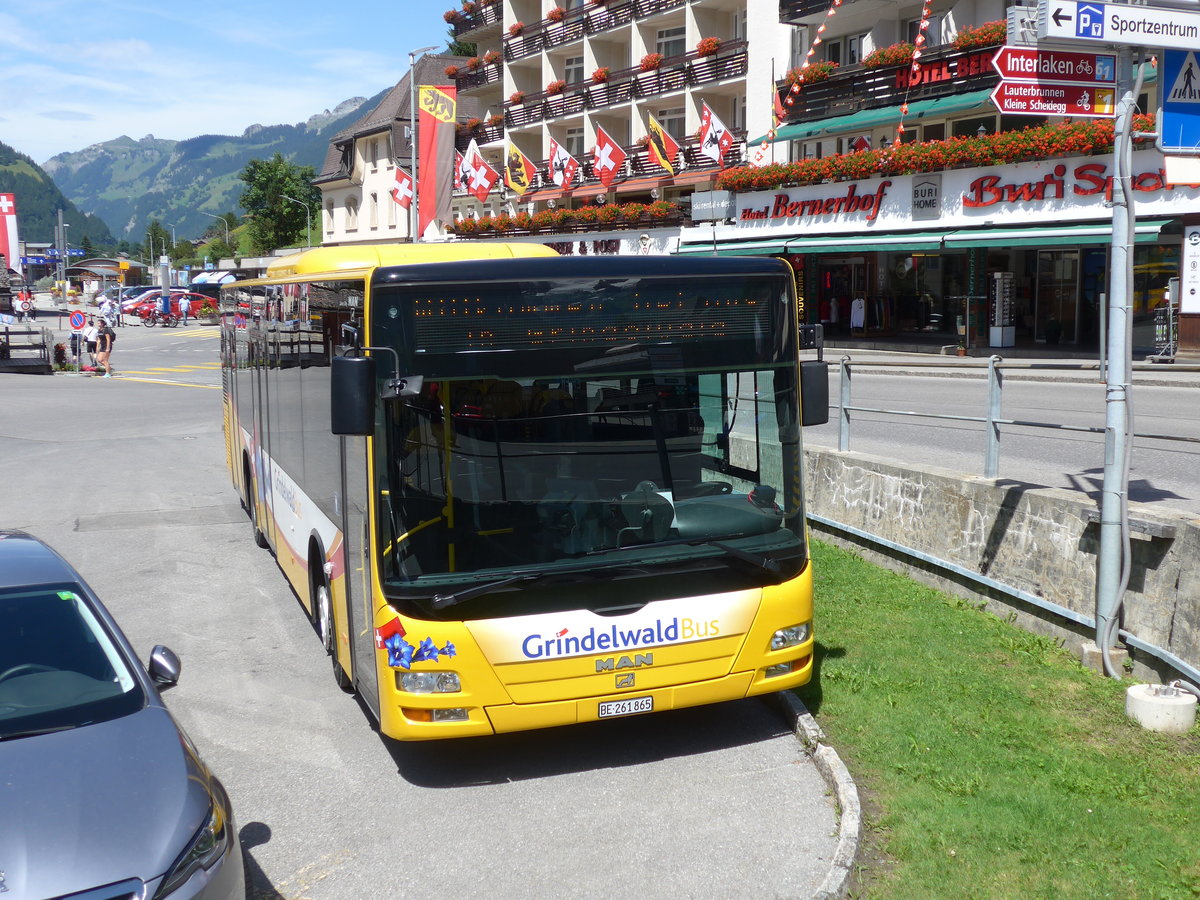 (182'354) - AVG Grindelwald - Nr. 11/BE 261'865 - MAN/Gppel am 30. Juli 2017 beim Bahnhof Grindelwald