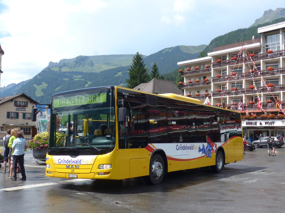 (182'395) - AVG Grindelwald - Nr. 18/BE 382'871 - MAN am 30. Juli 2017 beim Bahnhof Grindelwald