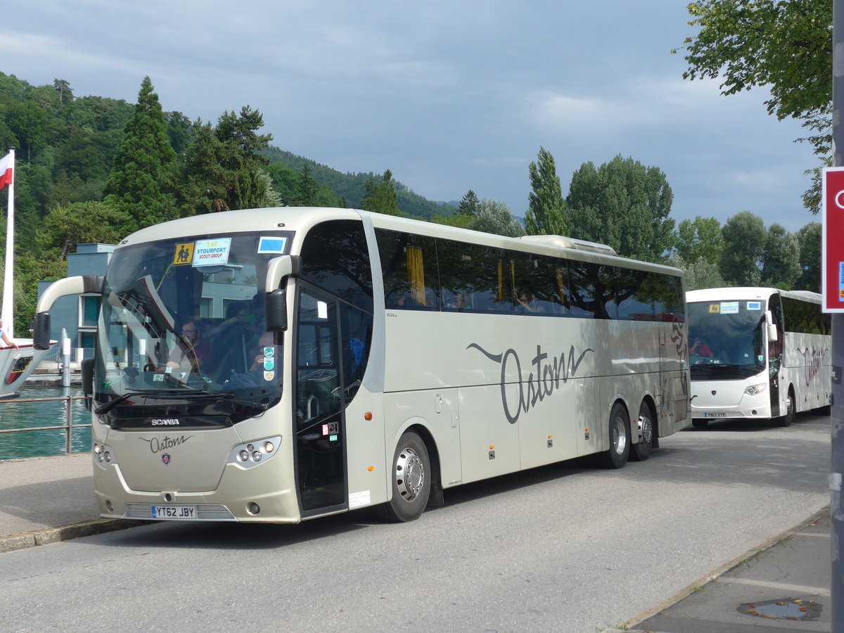 (182'464) - Aus England: Astons, Worcester - YT62 JBY - Scania am 31. Juli 2017 bei der Schifflndte Thun