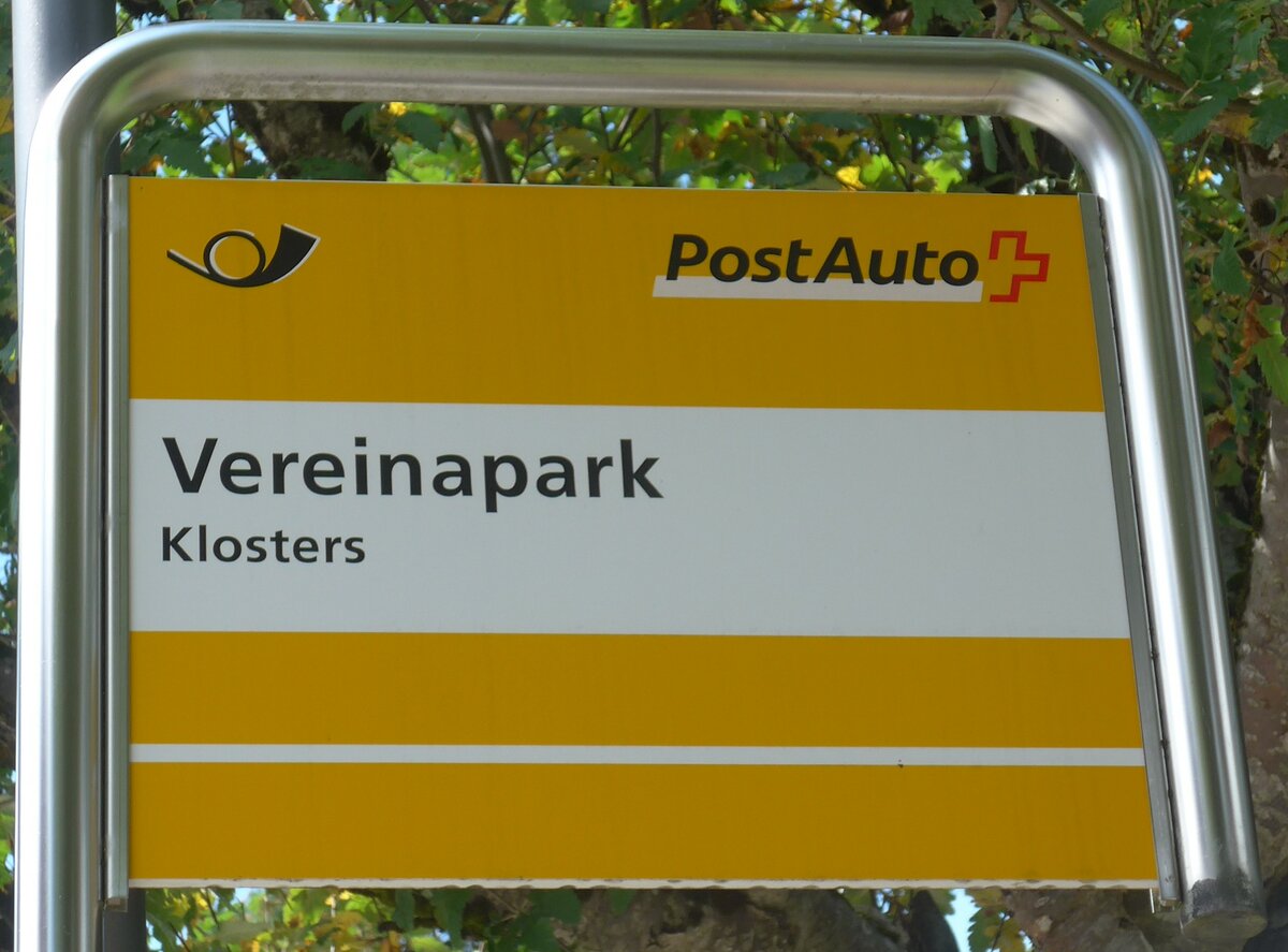 (182'783) - PostAuto-Haltestellenschild - Klosters, Vereinapark - am 5. August 2017