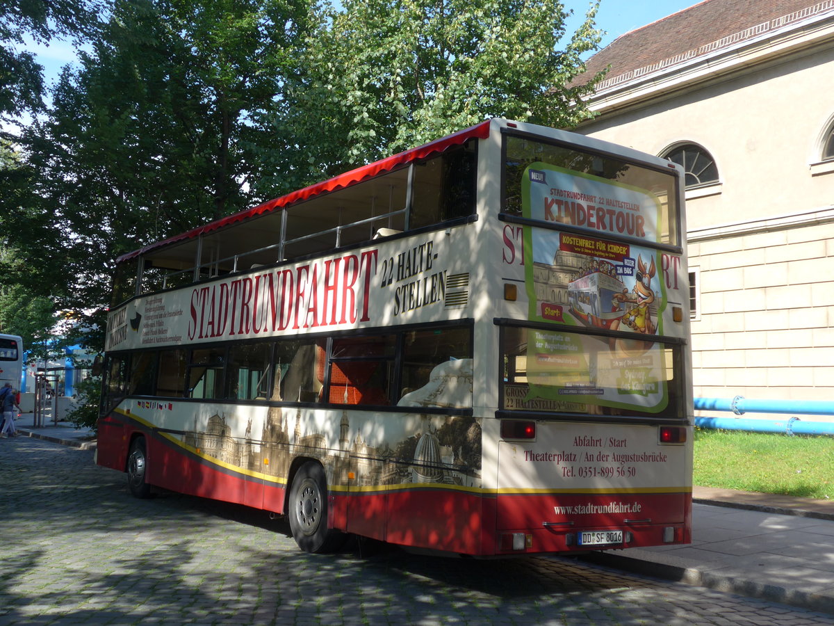 (182'875) - Stadtrundfahrt, Dresden - DD-SF 8016 - MAN (ex BVG Berlin Nr. 3722) am 8. August 2017 in Dresden, Am Zwingerteich