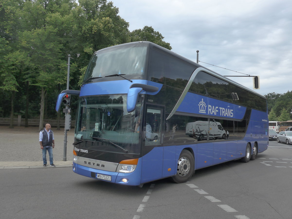 (183'266) - Raf Trans, Warszawa - WN 7522J - Setra am 10. August 2017 in Berlin, Brandenburger Tor