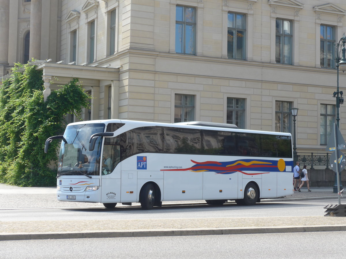 (183'317) - Aus Tschechien: Milmark, Kladno - 2SX 2552 - Mercedes am 10. August 2017 in Berlin, Staatsoper