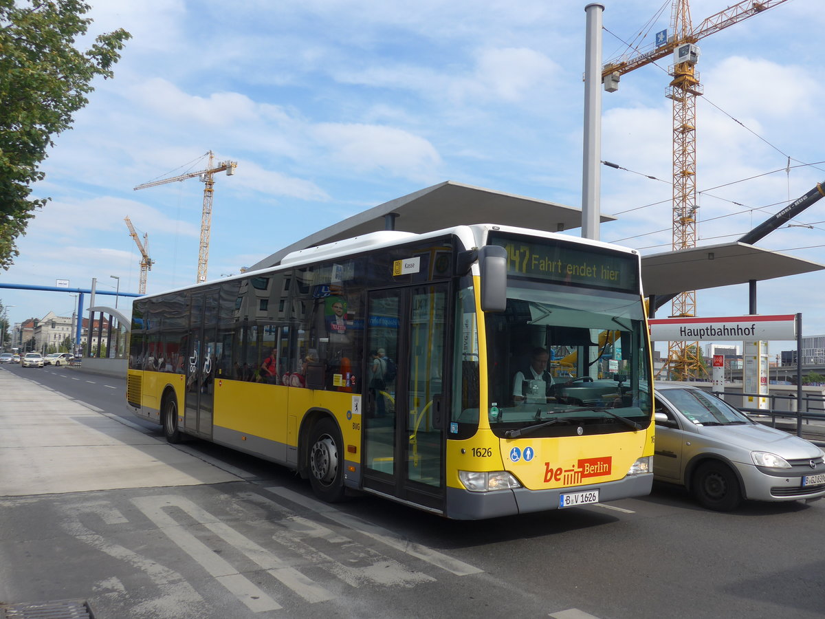 (183'354) - BVG Berlin - Nr. 1626/B-V 1626 - Mercedes am 10. August 2017 beim Hauptbahnhof Berlin