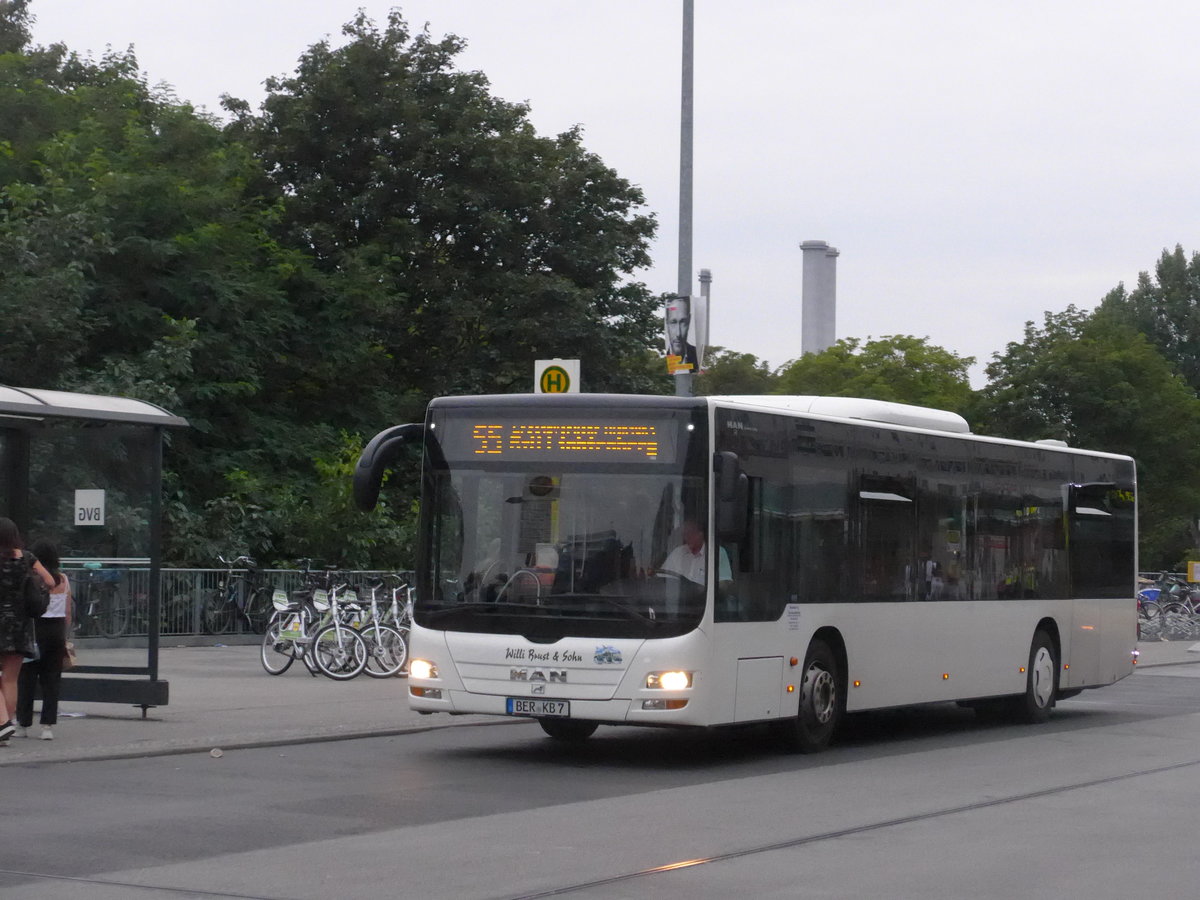 (183'395) - Brust&Sohn, Panketal - BER-KB 7 - MAN am 10. August 2017 beim Bahnhof Berlin Ost