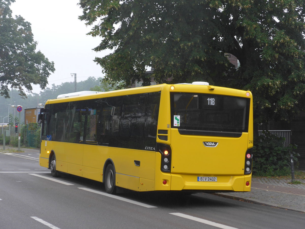 (183'420) - BVG Berlin - Nr. 2402/B-V 2402 - VDL am 11. August 2017 in Berlin, Wannsee