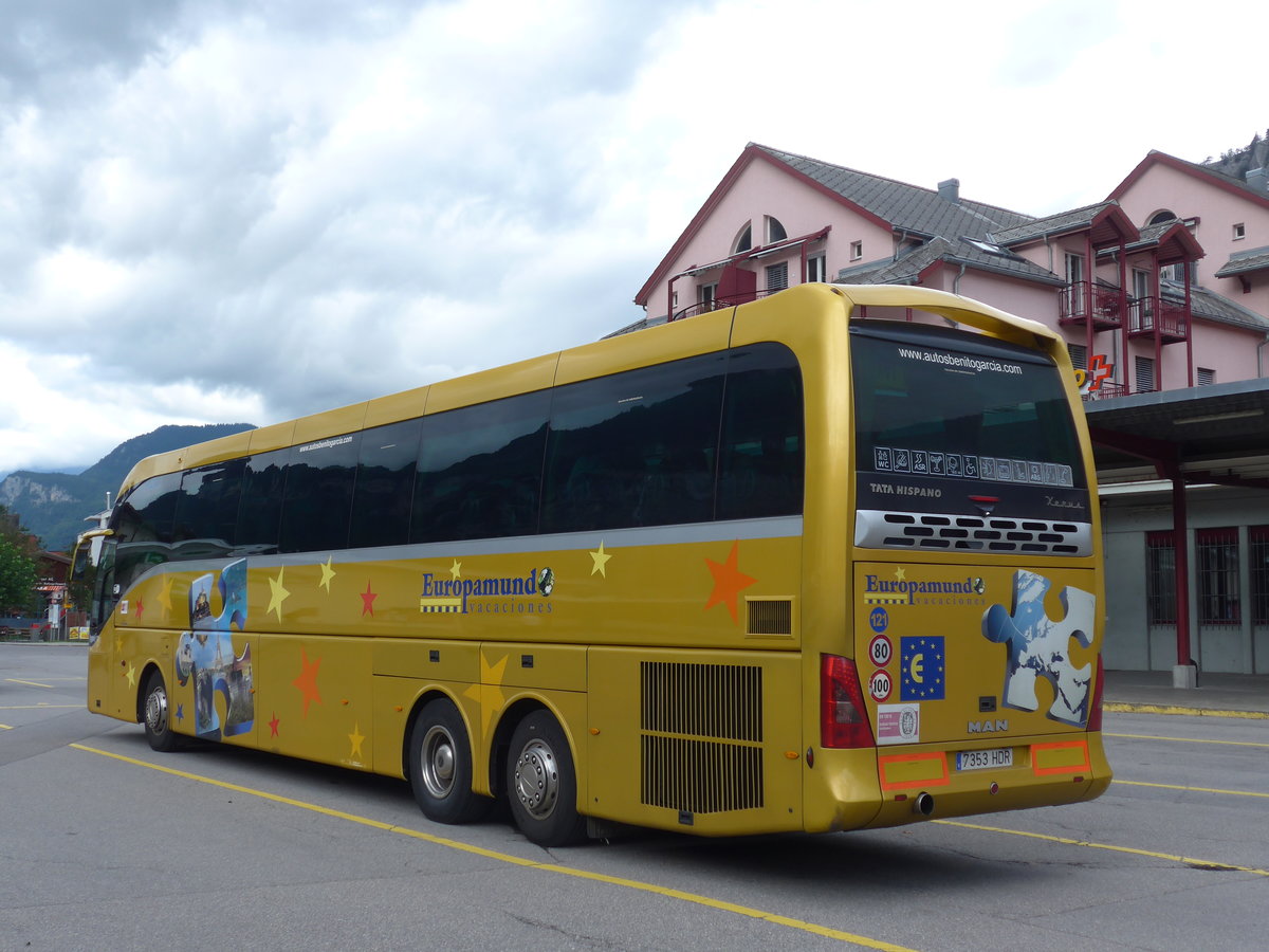 (183'641) - Aus Spanien: Europamundo, Madrid - Nr. 121/7353 HDR - MAN/Tata-Hispano am 19. August 2017 in Meiringen, Postautostation