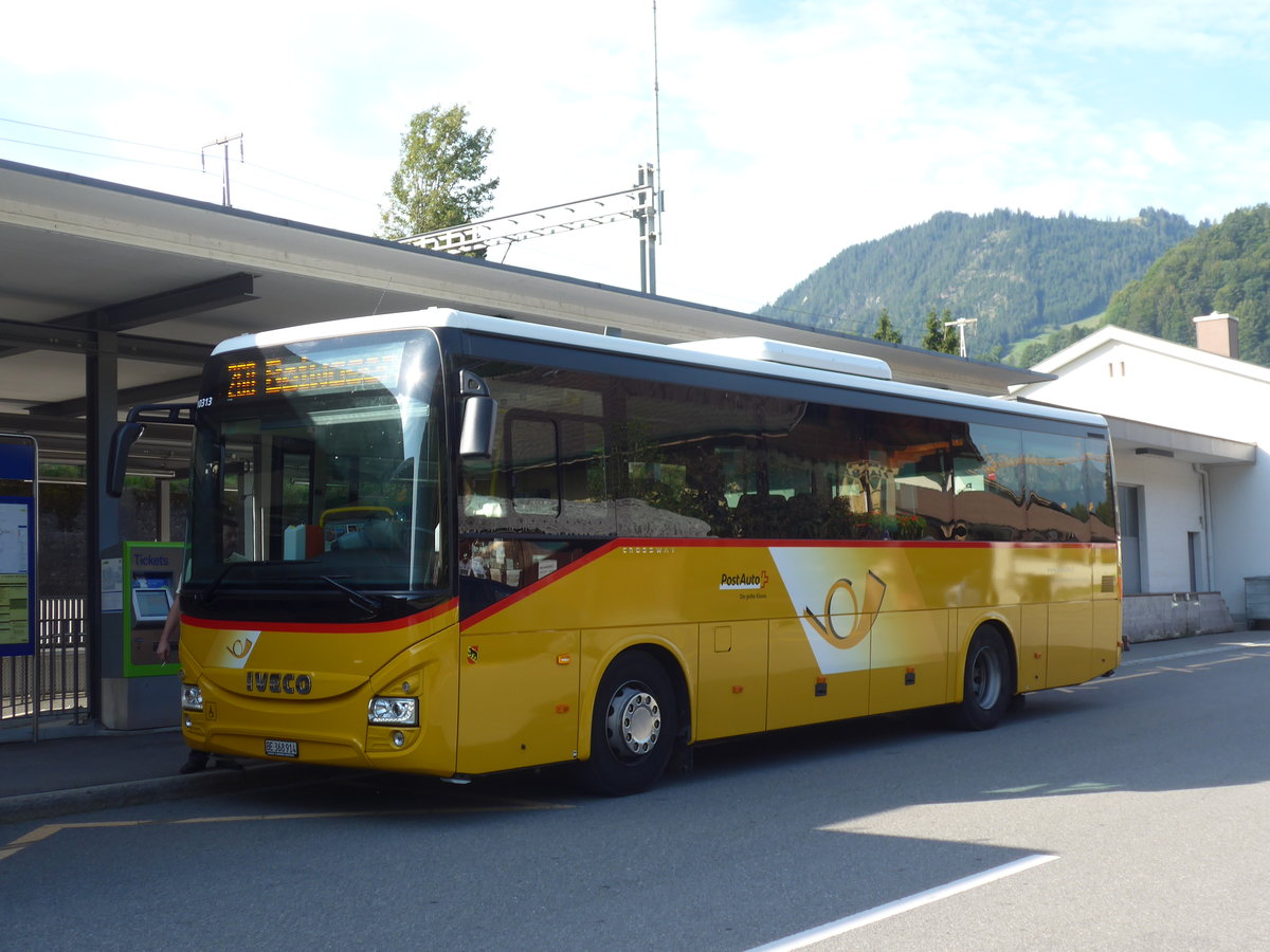 (183'962) - Spring, Schwenden - BE 368'914 - Iveco am 24. August 2017 beim Bahnhof Oey-Diemtigen