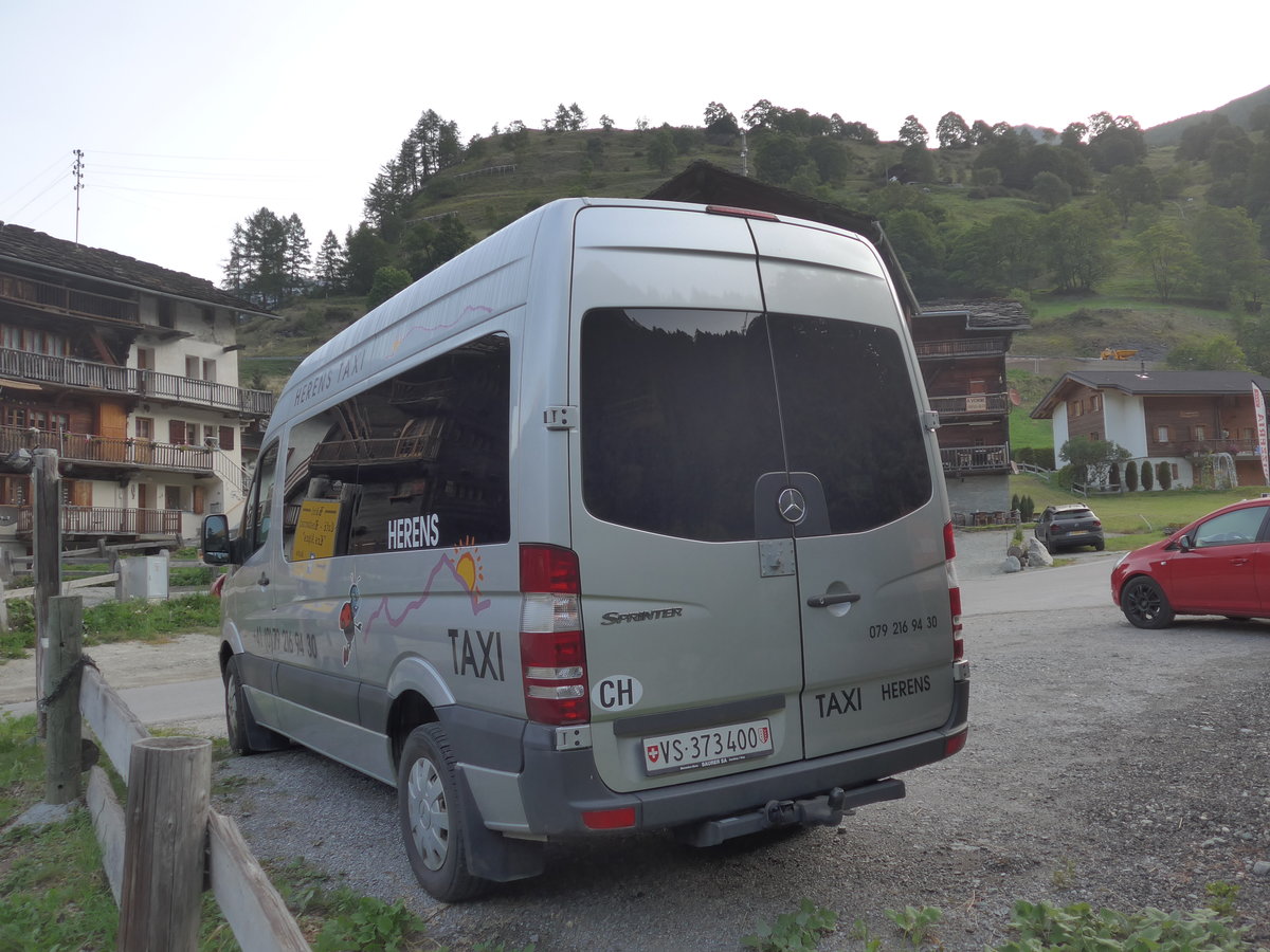 (184'102) - Anzvui, Les Haudres - VS 373'400 - Mercedes am 25. August 2017 in Les Haudres, Htel Les Alpes