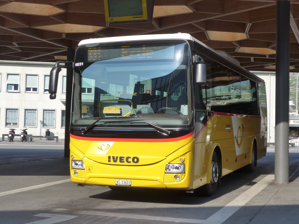 (184'133) - Evquoz, Erde - VS 13'423 - Iveco am 25. August 2017 beim Bahnhof Sion