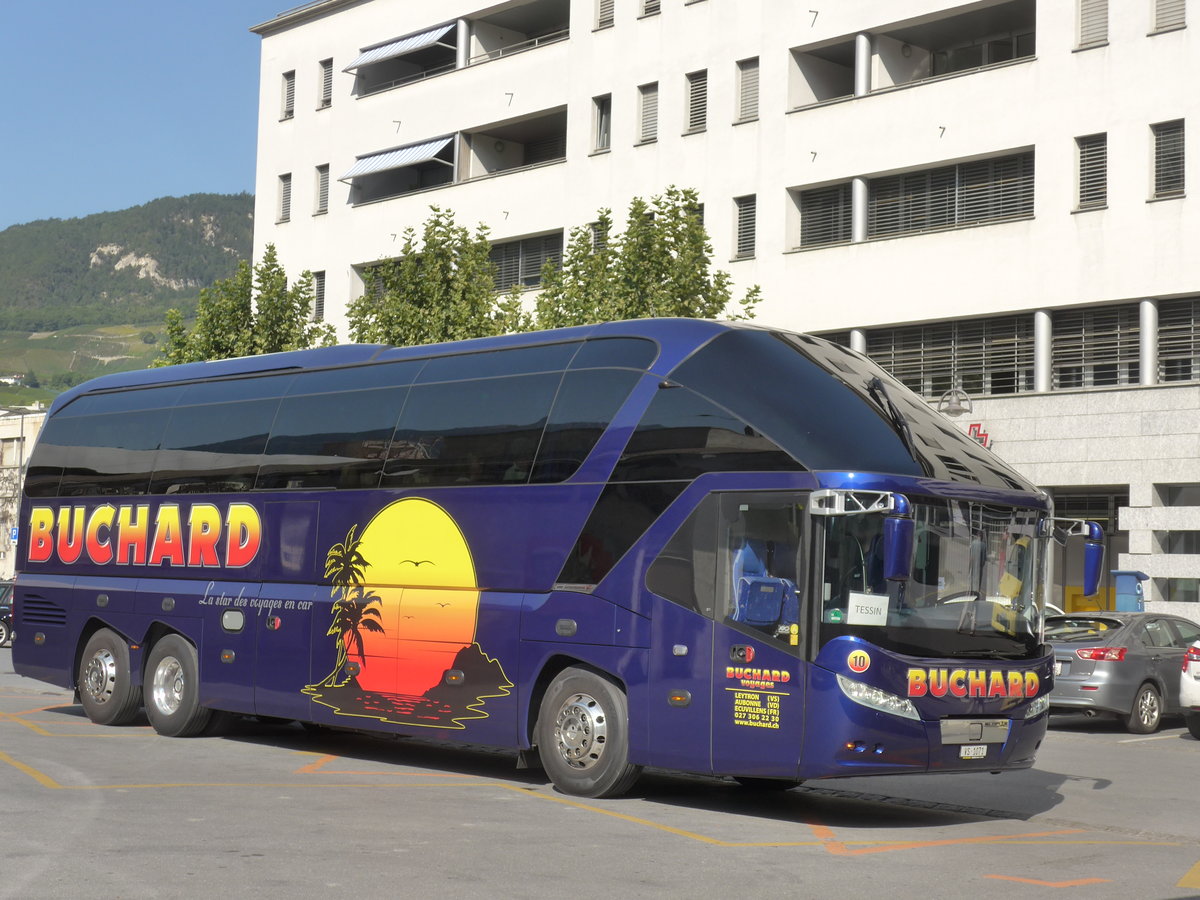 (184'154) - Buchard, Leytron - Nr. 10/VS 1071 - Neoplan am 25. August 2017 beim Bahnhof Sierre