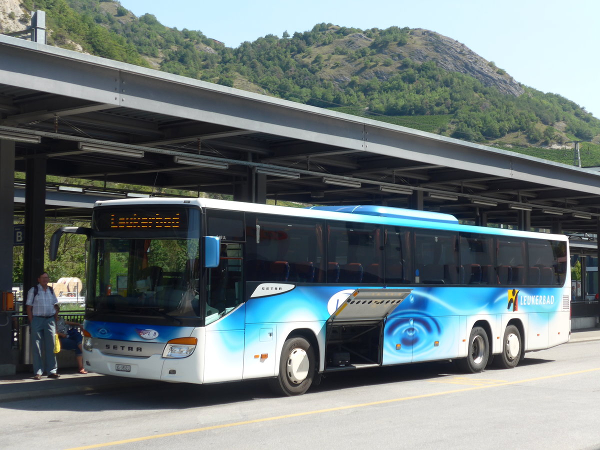 (184'189) - LLB Susten - Nr. 1/VS 38'001 - Setra am 25. August 2017 beim Bahnhof Leuk