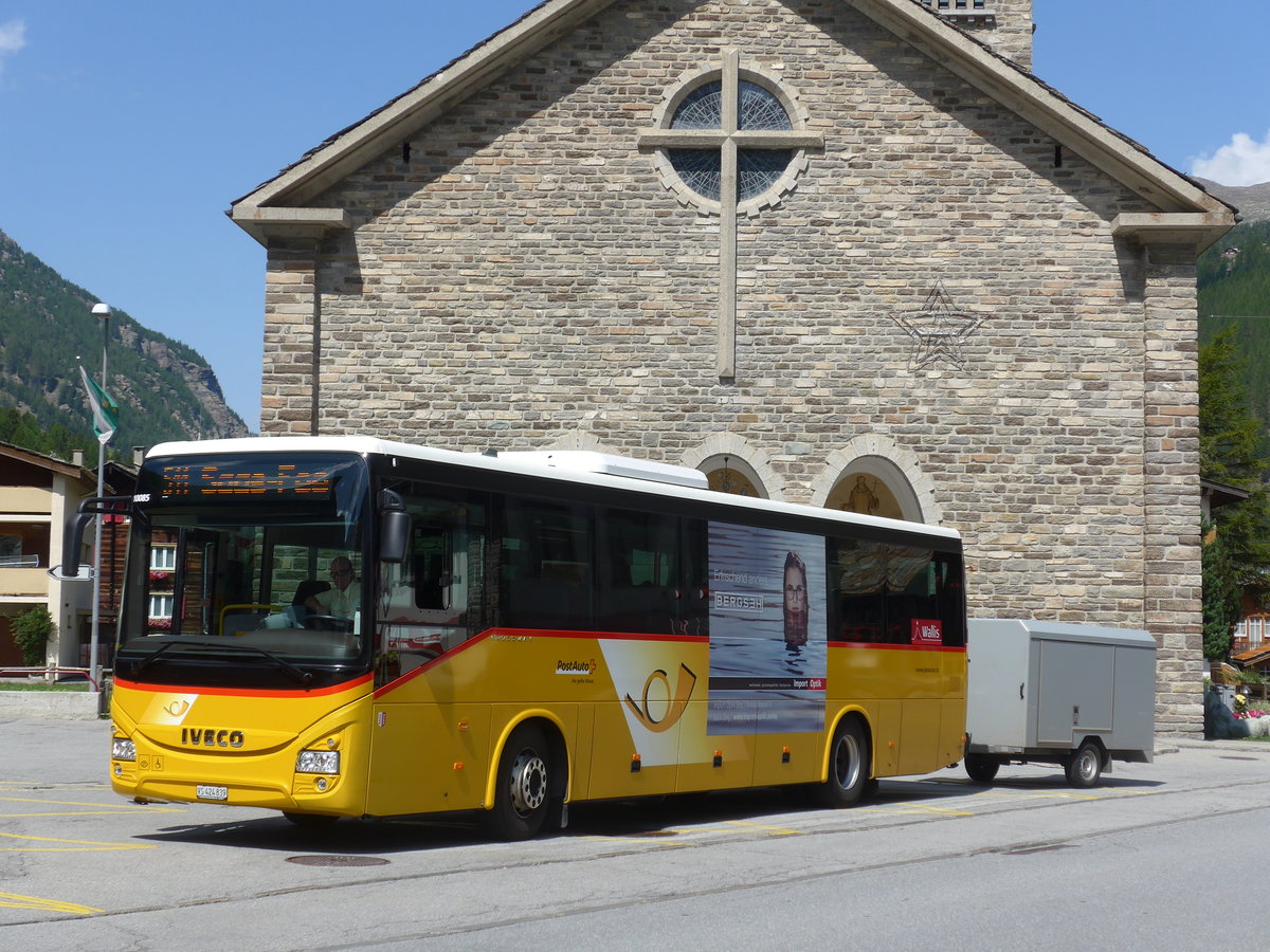 (184'215) - PostAuto Wallis - VS 424'839 - Iveco am 25. August 2017 in Saas-Grund, Post