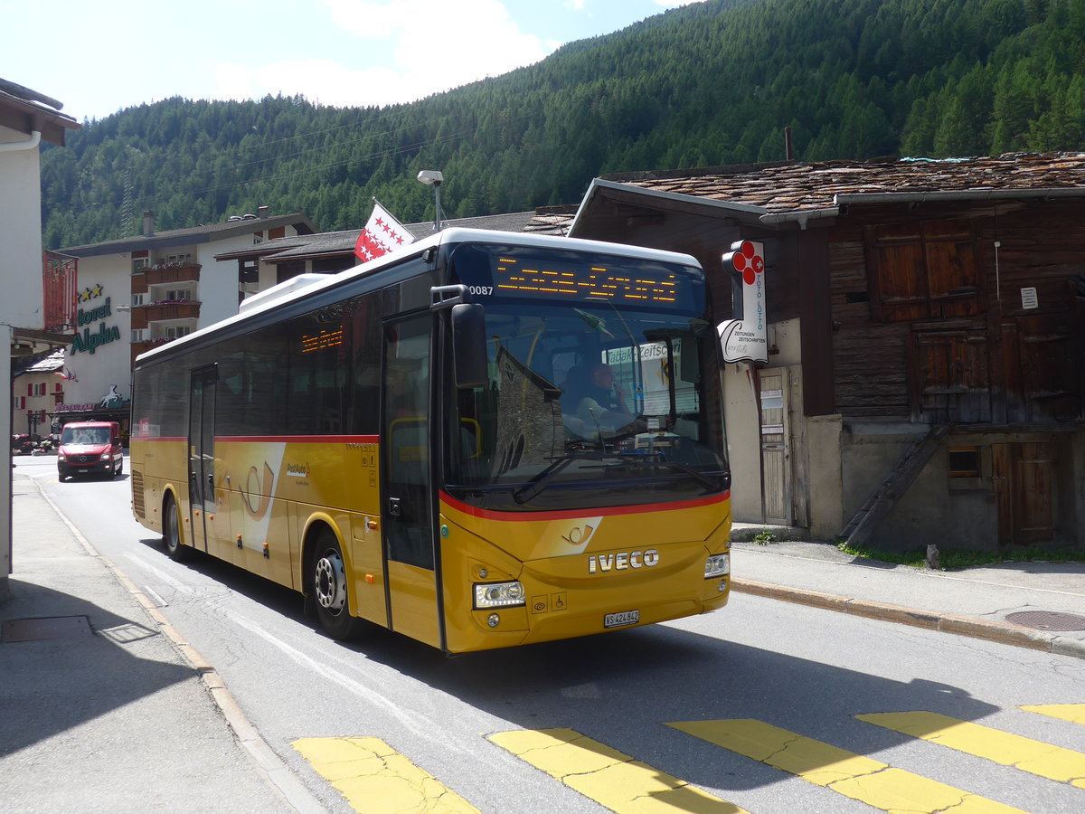 (184'219) - PostAuto Wallis - VS 424'842 - Iveco am 25. August 2017 in Saas-Grund, Post