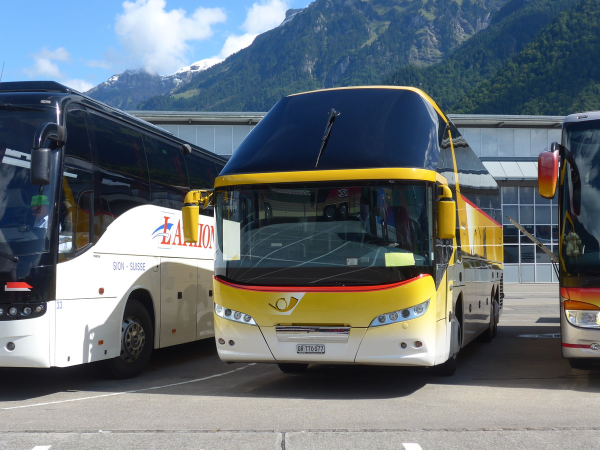 (184'589) - PostAuto Graubnden - GR 770'077 - Neoplan am 3. September 2017 in Interlaken, Flugplatz