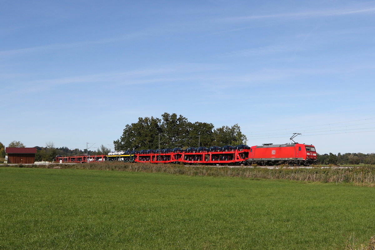 185 004 mit einem Autozug aus Mnchen kommend am 1. Oktober 2021 bei Bernau.